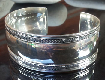 Bangle bali silver bead