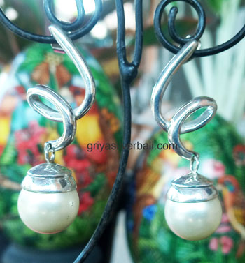 Earring bali silver bead