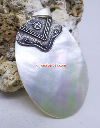 Pendant Shell bali silver bead