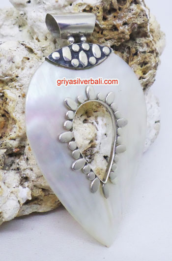 Pendant Shell bali silver bead