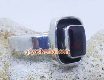 Ring With Stone bali silver bead